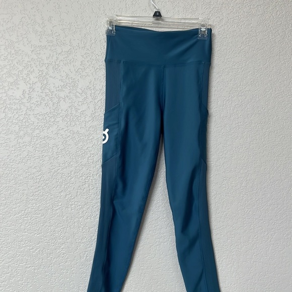 Pelton Leggings Athletic High Rise Show Up Pocket Teal Blue size Medium - Picture 4 of 16